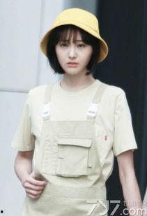 郑爽生活照穿衣搭配,简约而不失格调的生活美学