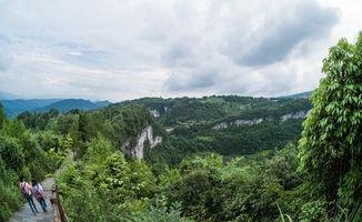 天坑寨子图片,自然奇观与民俗风情交融之地